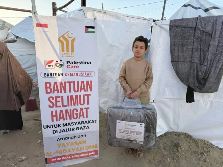 Bantuan selimut untuk warga di Jalur Gaza