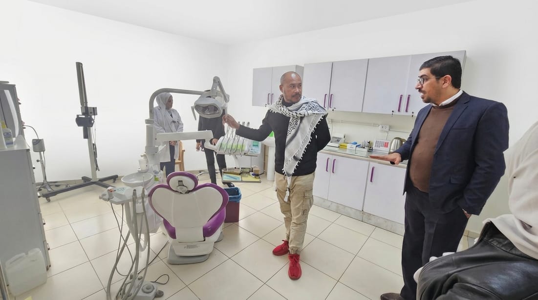 Ruang periksa gigi di klinik Hittin Camp, Amman, Yordania