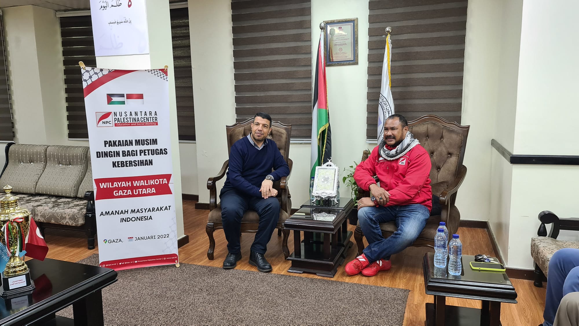 NPC Serahkan Bantuan 150 Paket Pakaian Musim Dingin, Wali Kota Gaza Utara Sampaikan Ucapan Terima Kasih